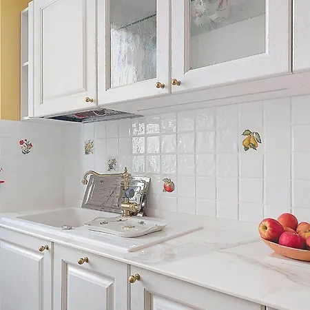 Semiramis By Interhome *